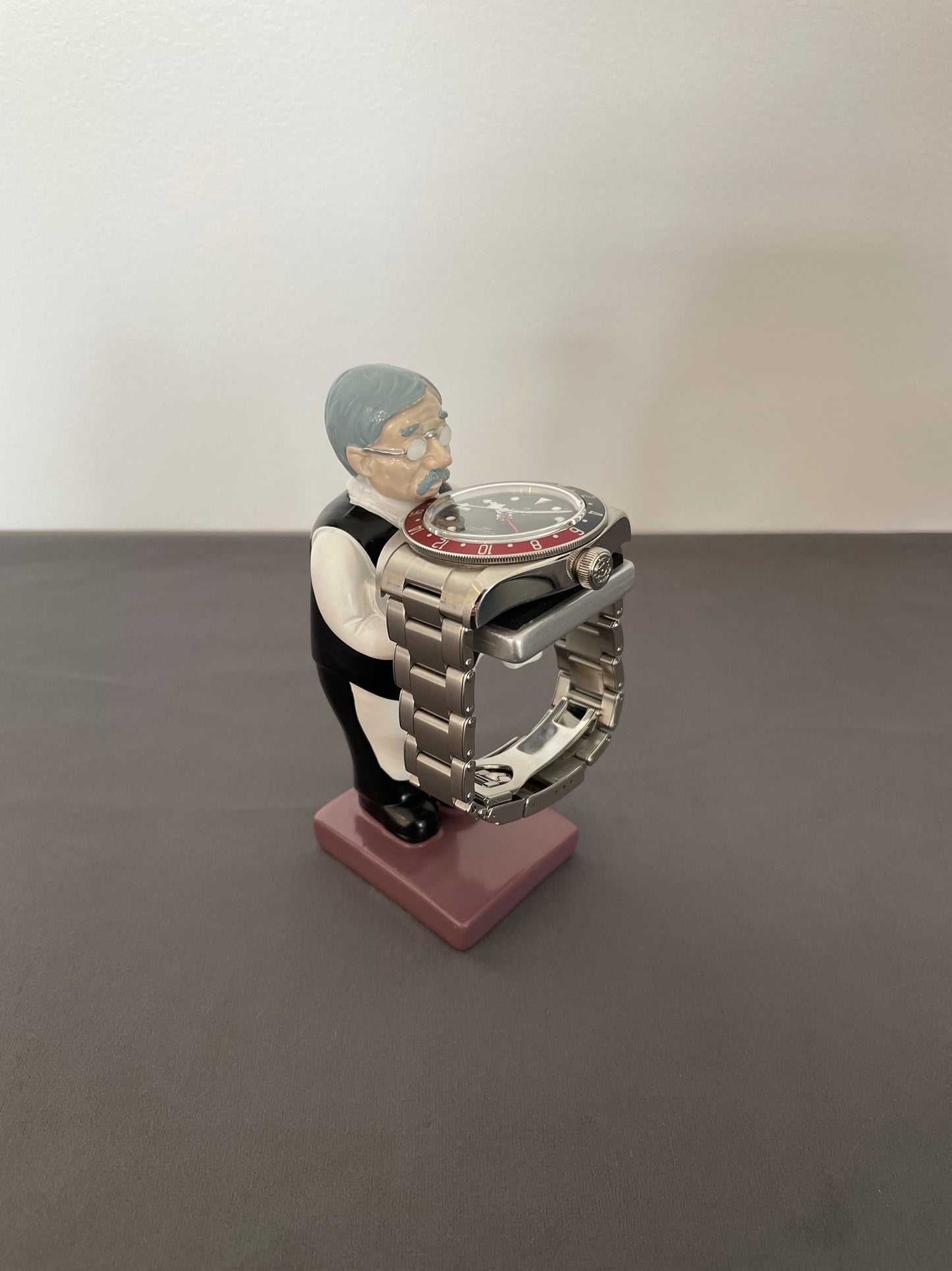 Butler Resin Watch Stand